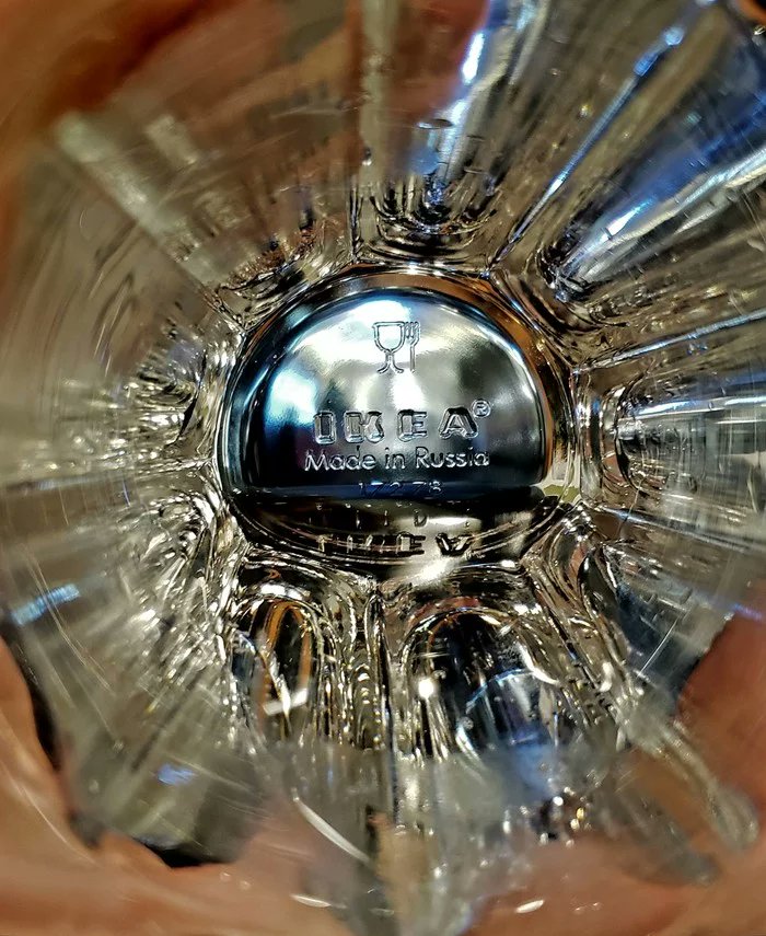 Дожили. В Китае заходишь в местный ресторан, а там Made in Russia на бокалах 🤷‍♂️