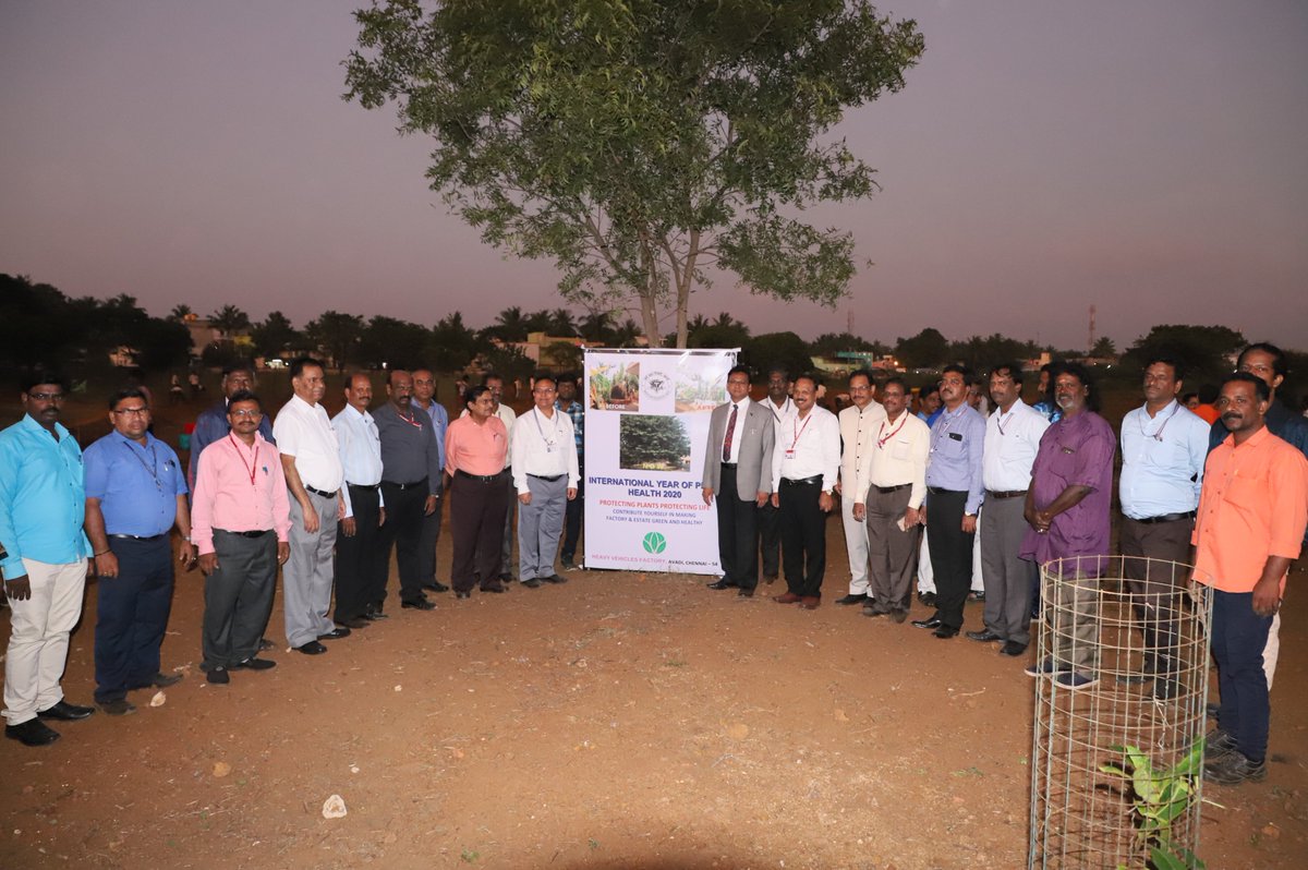 Observing the International Year of Plant Health 2020 at HVF- At the centre ( on either sides of the banner is Shri Hari Mohan, DGOF and Chairman, OFB (right) and Shri Sanjeev Kishore, Sr.GM/HVF (left) during Chairman’s visit to HVF on 21.1.2020