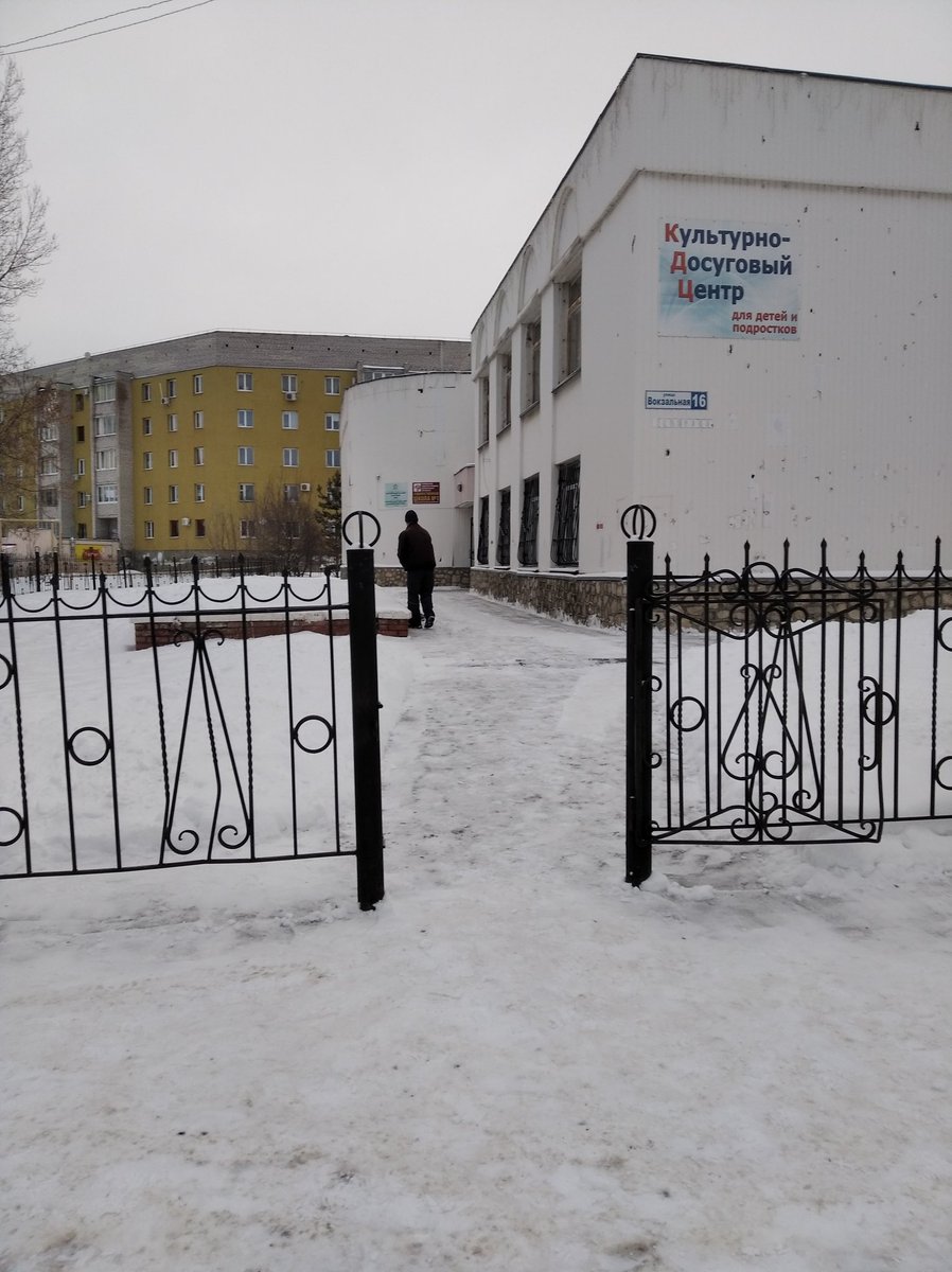 Finuprzhig's tweet photo. Муниципальные учреждения ведут уборку своих территорий https://t.co/opdmbSZHrC