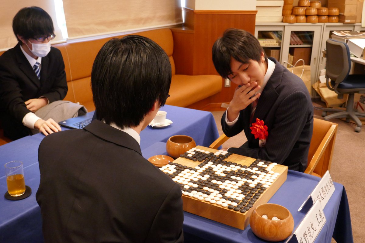 パンダネット 囲碁 على تويتر 第18回全日本学生囲碁王座戦 特別対局 266手完 石田学生王座が黒番11目半勝ちを収めました 特設ページに再現棋譜を掲載しています 是非ご覧ください T Co J3dz4mzao6 囲碁 王座 芝野虎丸 T Co Andxkmd9lv