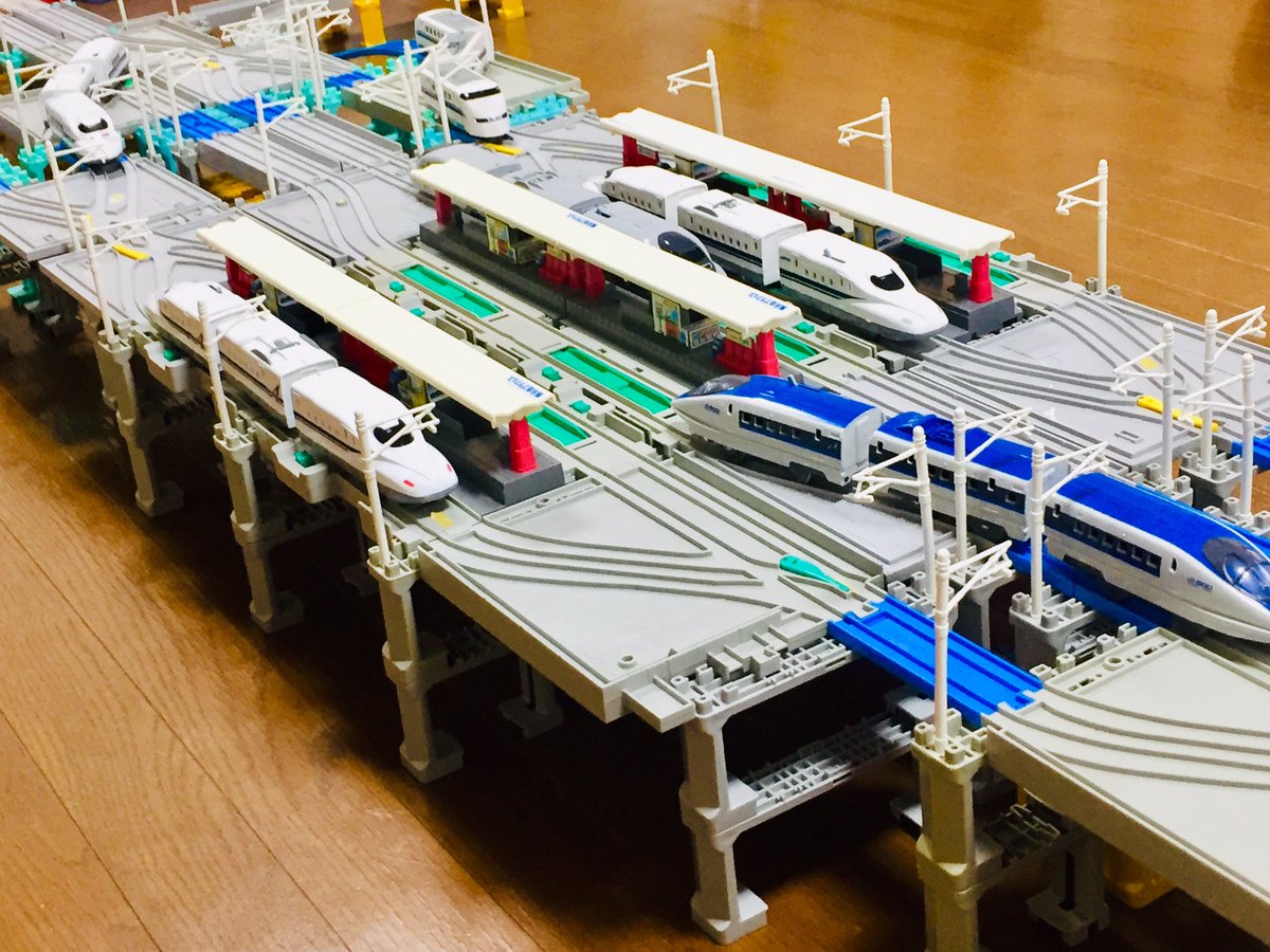 プラレールの高架駅が、無性に欲しくなってしまうレイアウトを作りまし 