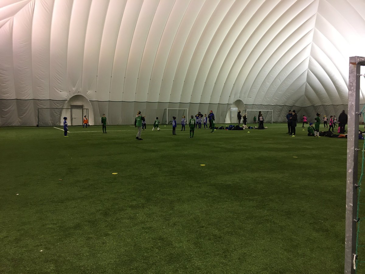 LePa1957's tweet photo. TalviLPVRCup täydessä käynnissä👍mukana mm. @HJK_ry @RiPSJalkapallo @T2011Vjs aamupäivän tohinoissa. #lepaliikuttaa #talviLPVRCup https://t.co/sBbn1Sa1Ma