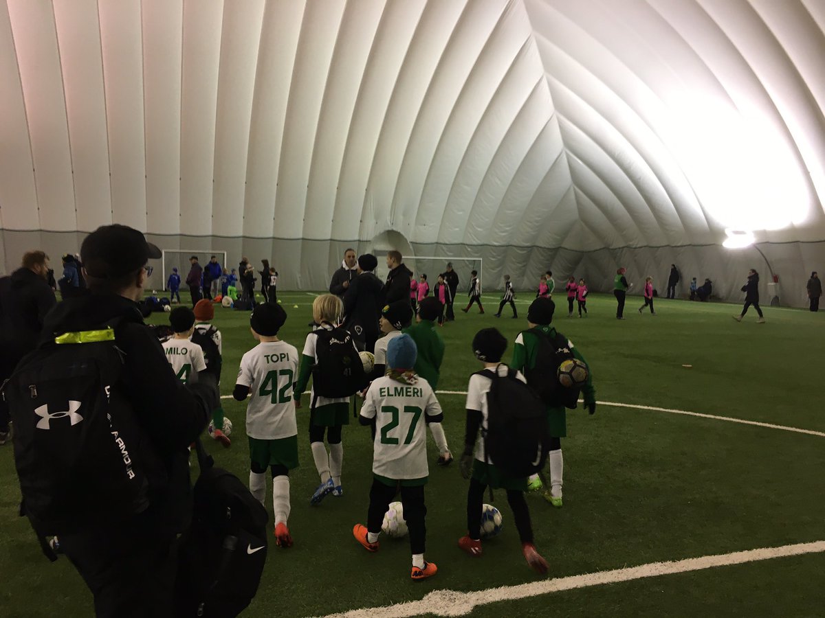 LePa1957's tweet photo. TalviLPVRCup täydessä käynnissä👍mukana mm. @HJK_ry @RiPSJalkapallo @T2011Vjs aamupäivän tohinoissa. #lepaliikuttaa #talviLPVRCup https://t.co/sBbn1Sa1Ma