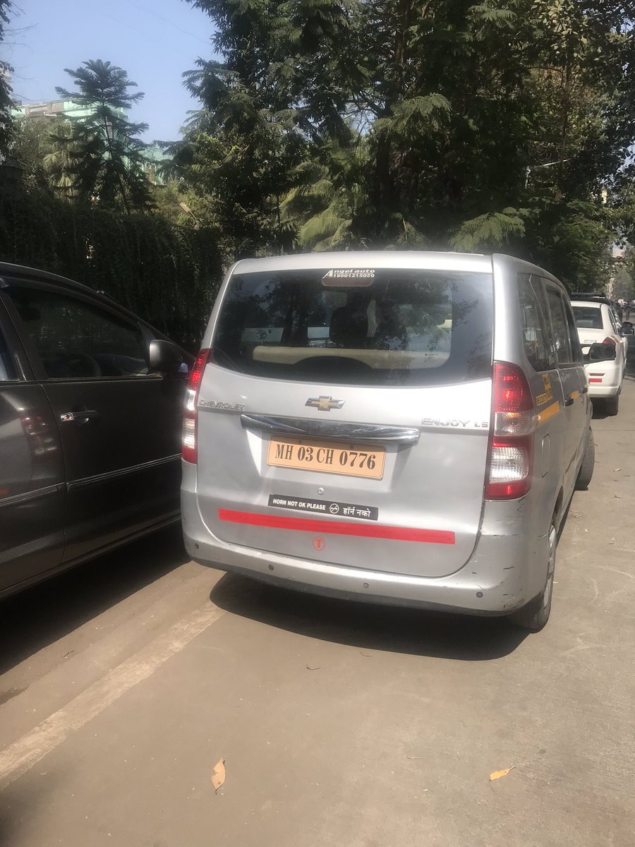 subhashmotwani's tweet photo. @CPMumbaiPolice @RoadsOfMumbai @AUThackeray @MumbaiPolice @republic #mumbai24x7 - Boman Kawasji Boman Behram Marg, #Colaba at 1330 hrs, double parking galore -1, set the day right before considering night life #mybmc , where is law &amp; order #environmentdisaster #highpollution https://t.co/XvSPKgp2hF