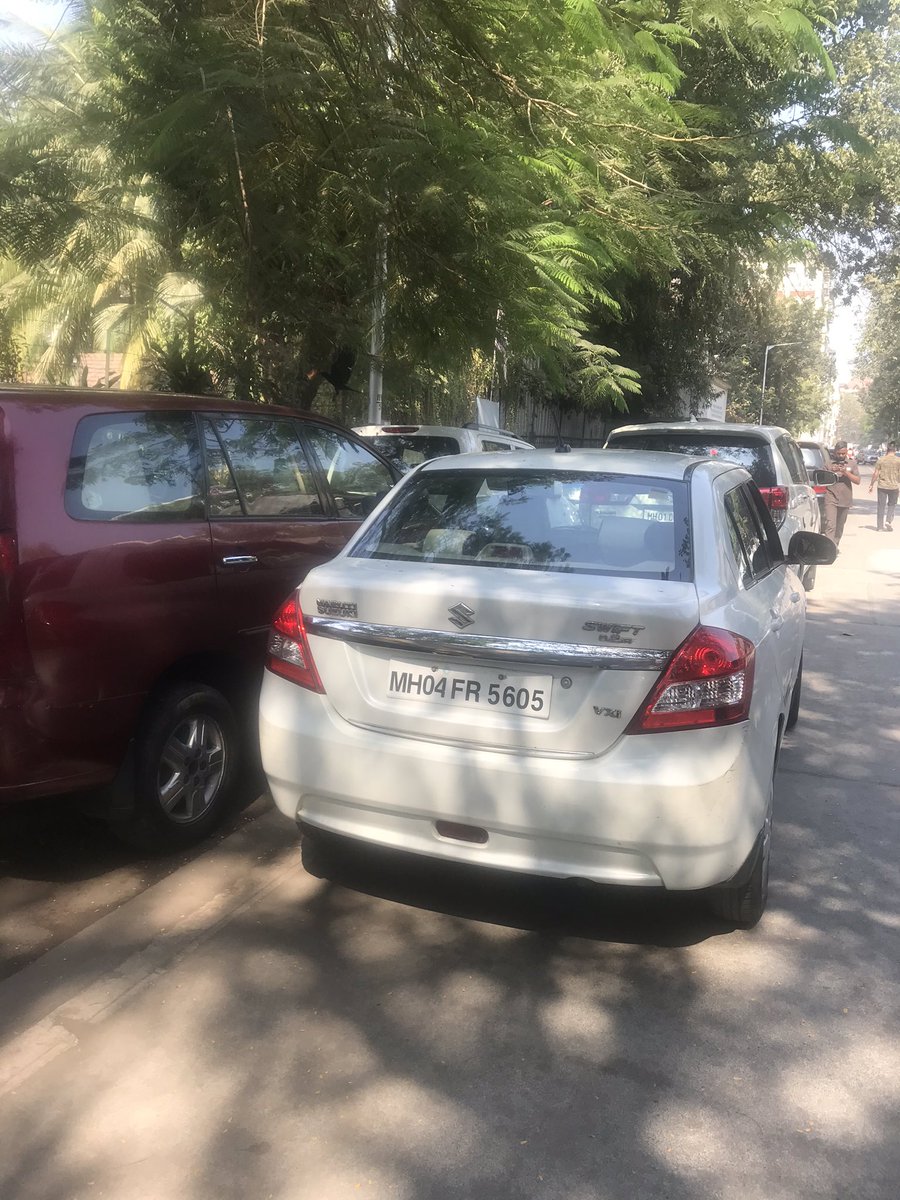 subhashmotwani's tweet photo. @CPMumbaiPolice @RoadsOfMumbai @AUThackeray @MumbaiPolice @republic #mumbai24x7 - Boman Kawasji Boman Behram Marg, #Colaba at 1330 hrs, double parking galore -3, set the day right before considering night life #mybmc , where is law &amp; order #environmentdisaster #highpollution https://t.co/NxaFXyb2ym