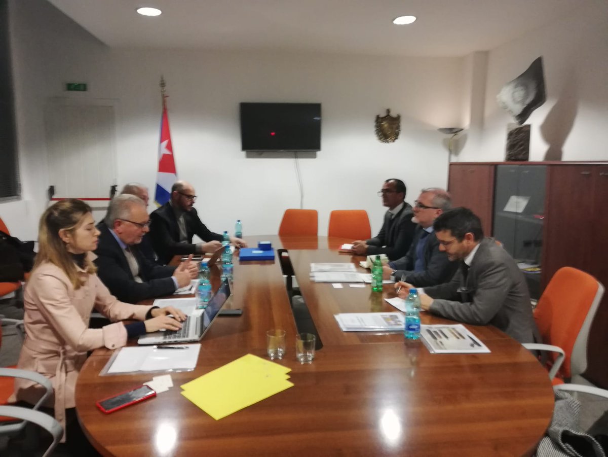 JoseCarlosRguez's tweet photo. #Milán noche del #24enero2020, sostenemos encuentro con miembros de la asociación de promoción social que impulsa y nos presenta el proyecto #CubaLab para establecer en #Cuba un centro de formación, creación y producción de artesanía de alta calidad y diseño contemporáneo. https://t.co/FZuLfWtZnF