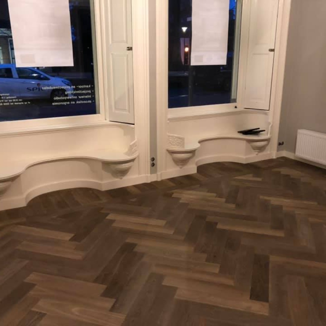 In ons nieuwe band hebben we drie verschillende vloeren liggen. Dit is de eerste vloer die u zult zien wanneer u bij ons naar binnen kijkt!
