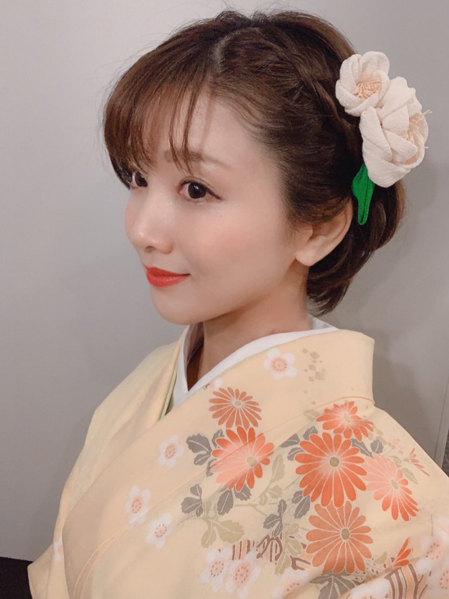 佐藤 りな Auf Twitter 2日間着物を着たので 髪飾りでちょっぴりイメチェン ショートカットだけど ヘアメイクさんが可愛いくアレンジしてくれました ルンルン 和装ヘア 着物ヘア ショートヘア ショートカット ヘアアレンジ ヘアメイク