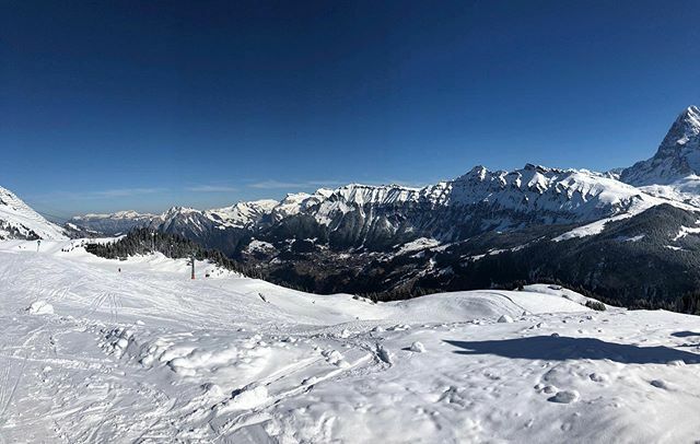 HirschenWengen's tweet photo. Wengen as seen from the Mürren side of the Lauterbrunnen valley. This weekend is the @inferno_rennen_murren amateur downhill ski race featuring Damon Hill @96f1champ & Chemmy Alcott @chemmyski
#wengen #jungfrauregion #eiger #switzerland #suisse #schwei… https://t.co/FZvsUfByNm https://t.co/oMB0FkUowE