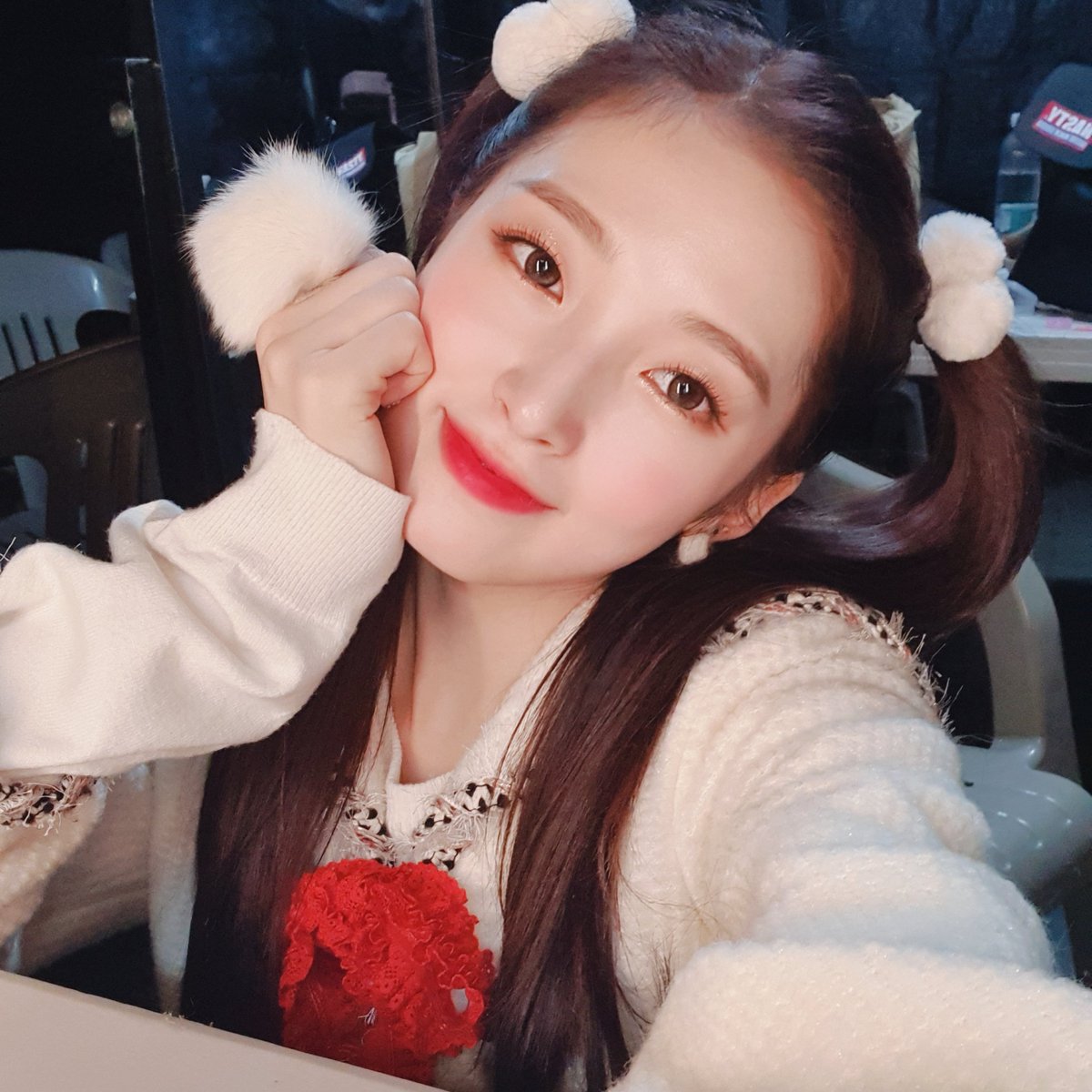 WM_OHMYGIRL's tweet photo. [#아린] 새해복 많이많이 받아요🙇‍♀️ 내 반쪽 미라클💕
2020년 올 한해두 우리 행복한일,좋은일만 가득 하길 늘 곁에서 지켜줄게요오🥰 맛있는거 많이 먹기!❤ 

#새해복많이받아요 #미라클은내반쪽 #사랑해 https://t.co/Ssm8Hb5efG