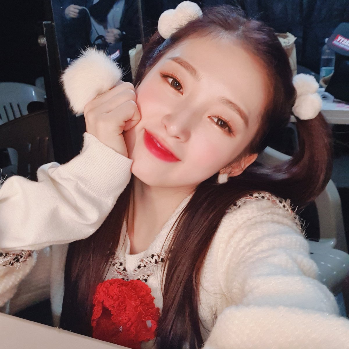 WM_OHMYGIRL's tweet photo. [#아린] 새해복 많이많이 받아요🙇‍♀️ 내 반쪽 미라클💕
2020년 올 한해두 우리 행복한일,좋은일만 가득 하길 늘 곁에서 지켜줄게요오🥰 맛있는거 많이 먹기!❤ 

#새해복많이받아요 #미라클은내반쪽 #사랑해 https://t.co/Ssm8Hb5efG
