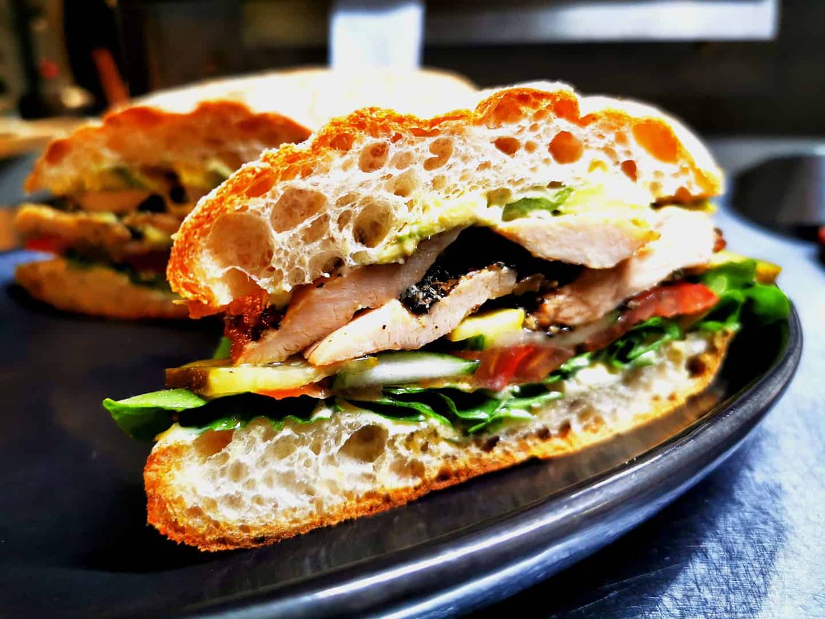 KitchenGrill1's tweet photo. ~ Grilled Chicken &amp; Avo Stack on a baguette ~
Perfect lunch time meal.
Paired with a Touch of Pink wine by the glass
#Foodie #baguette #chicken #avocado #jozi #Rosebank #lunchtime #instafood #GoodMoodFood #foodporn #foodphotography #restaurant
📸@ingeniouswebart https://t.co/SFJdHdA1QU