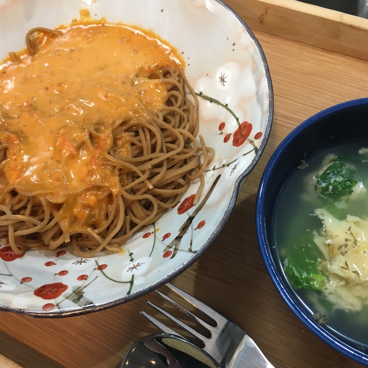 you_base's tweet photo. #BASEFOODCAMP
水木金はお休みからのDAY13🍽おひる
ベースヌードルは無印の紅ずわい蟹のトマトクリームと、レタスと卵のスープ🥬
このレトルトのパスタソースって味濃いのが主流なのかな🤔自分では作れないしなんかいい方法ないかなあ😂 https://t.co/6YQHPe3EEv