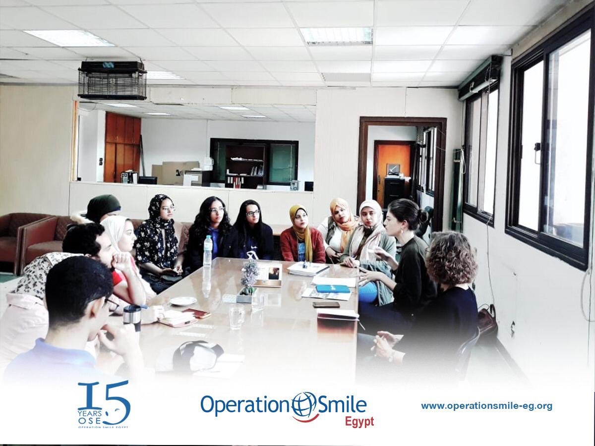 جانب من مشاركة فريق الطلاب بمؤسسة عملية الابتسامة حيث تم عقد اجتماع في مكتب العلاقات الدوليه بجامعة أسيوط في وجود وفد ممثل للاتحاد الأوروبي وطلاب ممثلين عن باقي الانشطه الطلابيه وذلك استعدادا لتنظيم المؤتمر الطلابي الدولي بالجامعه، وهو ما يعكس العمل الجاد والمثمر للطلاب المتطوعين