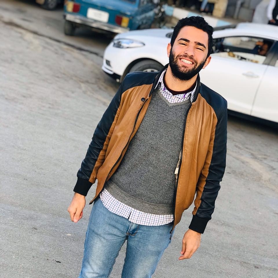 لقد فقدنا بريقنا وتناثرت أحلامنا مع الأيام