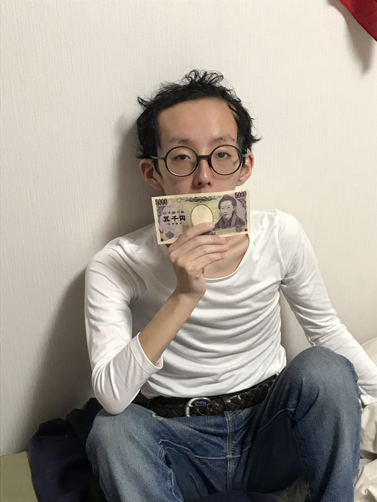 にんげんっていいな 松井正平 ご報告 人間っていいな星河は コンビニのバイト欠勤を 繰り返した為 二週間でクビになり 正月にオーナーから お年玉として もらった三千円を返せと 言われたので 今から返しに行くそうです 尚五千円札しかないので 二千