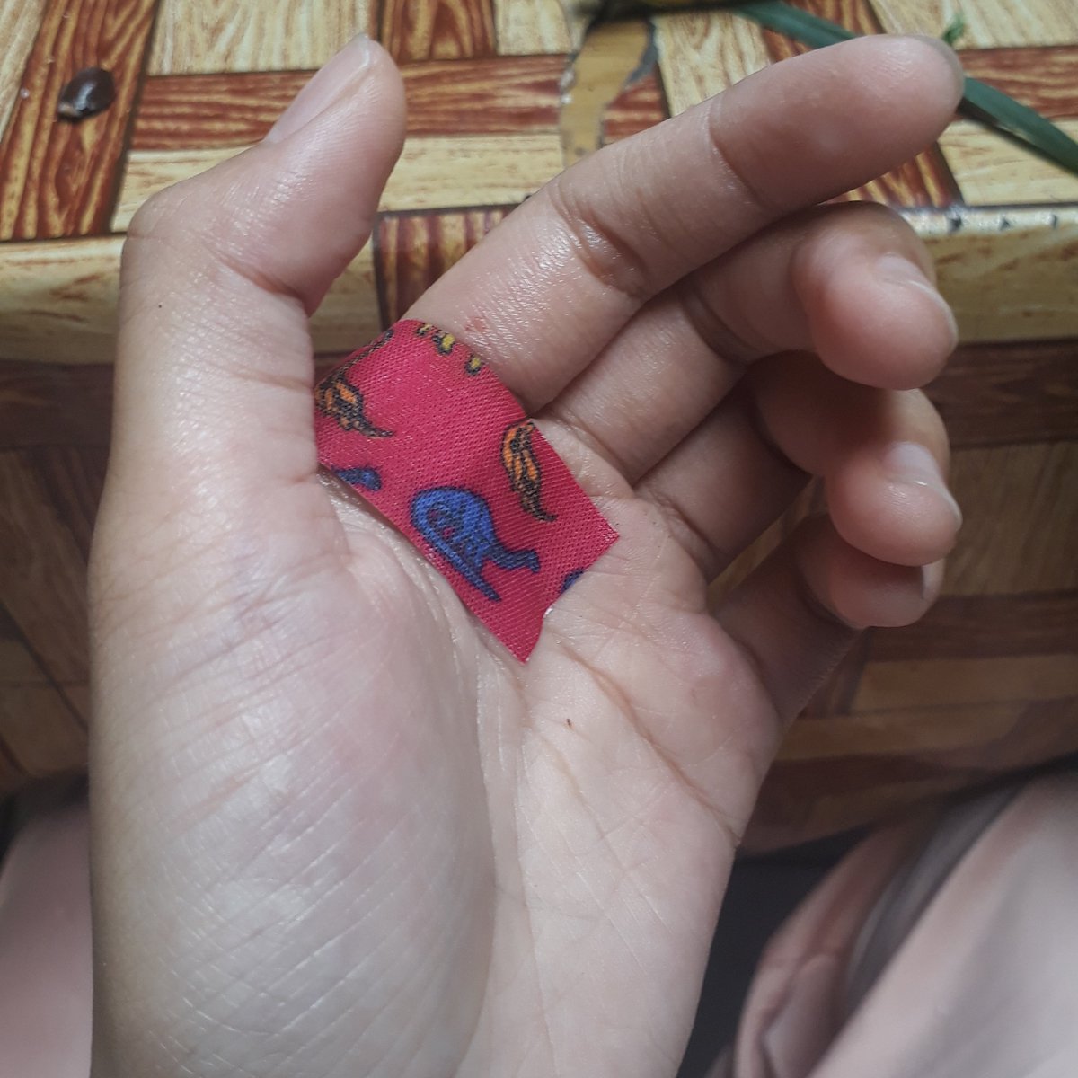 tempThought's tweet image. when you try to help your mother in the kitchen and end up like this