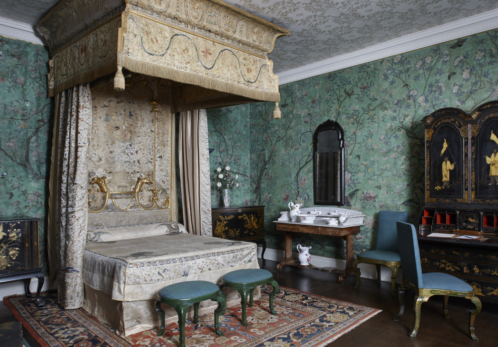 nationaltrust's tweet photo. Did you know you can find 25 different Chinese wallpapers at 15 houses we care for? 

Here's a closer look at the state bedroom @ErddigNT in Wales. 
#ChineseNewYear https://t.co/vAABmhkANM