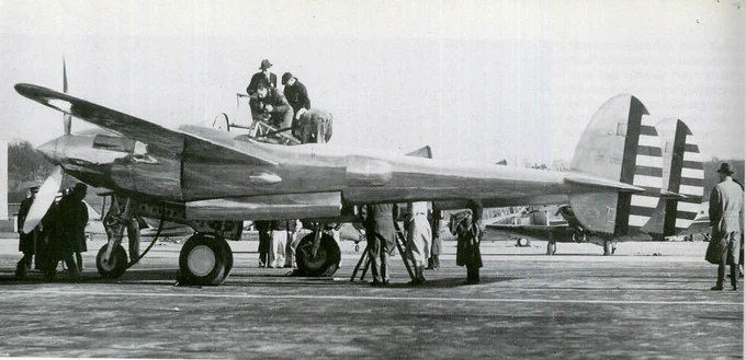 本当の意味でゼロ戦(初飛行1939年4月)と同期なのは、P-38ライトニング(初飛行1939年1月)だったりするのである。第二次世界大戦が始まった年に初飛行した飛行機なのだ。 