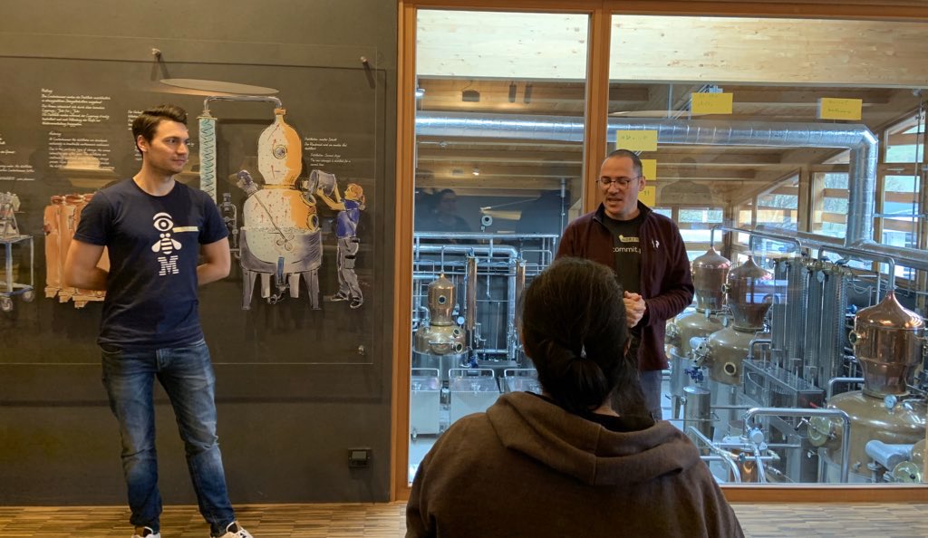 It’s happening! <a href="/DaschnerS/">Sebastian Daschner</a> <a href="/aalmiray/">Andres Almiray</a> <a href="/ixchelruiz/">lǝɥɔxI 🆁🆄🅸🆉</a> disorganizing <a href="/JSpiritUnconf/">JSpirit</a> #openspaces #marketplace