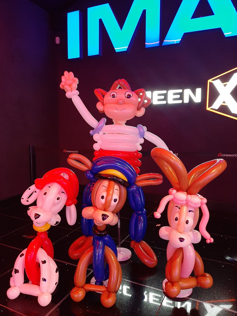 Tom_Tricks's tweet image. Paw patrol balloon display. #PAWPatrol #balloons