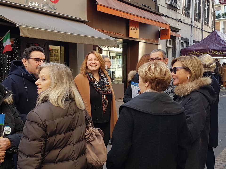 JulieDuvert's tweet photo. A votre rencontre avec l’équipe aux 4 coins de #Chamalieres
#Municipales2020 https://t.co/IZA9OWh3Si
