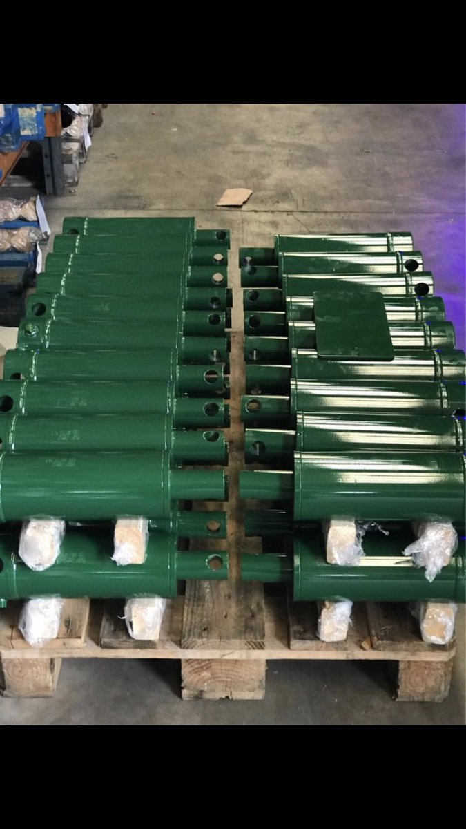 northernhydr's tweet photo. Custom paint specification for our UK customer, wrapped, strapped, and ready for despatch! 📦🚚 #HydraulicCylinders #BespokeEngineering #PrecisionEngineering https://t.co/l72gMkIj5A