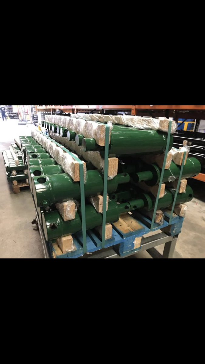 northernhydr's tweet photo. Custom paint specification for our UK customer, wrapped, strapped, and ready for despatch! 📦🚚 #HydraulicCylinders #BespokeEngineering #PrecisionEngineering https://t.co/l72gMkIj5A