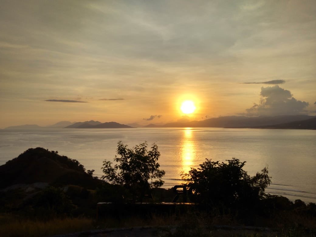 riini's tweet photo. kita tidak punya banyak kenangan . pilihan allah emang yang terbaik. Lancar sampai hari H yaa 🙏🏼 https://t.co/Dqlx2MklVQ