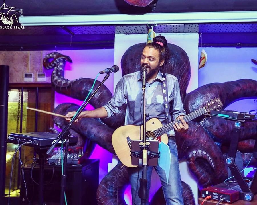 TroydoNetto's tweet photo. I think my spirit animal is the octopus
Octopus has 8 tentacles
Me: 
1. Sing
2. Beatbox
3. Rhythm guitar
4. Keys
5. Bass
6. Drums
7. Loops
8. Trying not to have a mental breakdown
.
.
. #chennai #solo #loopartist #beatbox #guitarist  #india #liveMusic #music #artist  #looper https://t.co/CYLE117umQ