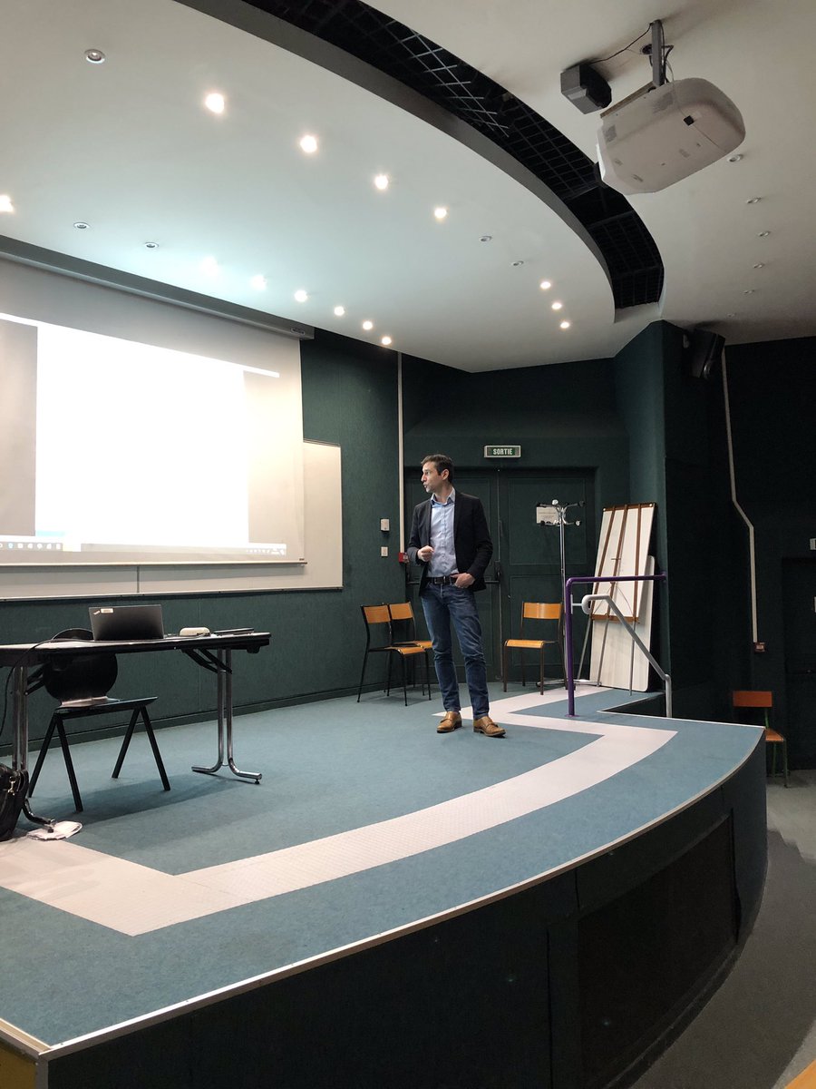 AlexDucruet_'s tweet photo. Intervention ce jour au 1er forum ingenieur des métiers de l #energie #ESIReims. Merci aux élèves pour leur attention et questions sur #GNV #biomethane. https://t.co/KgRW4Fv3EE