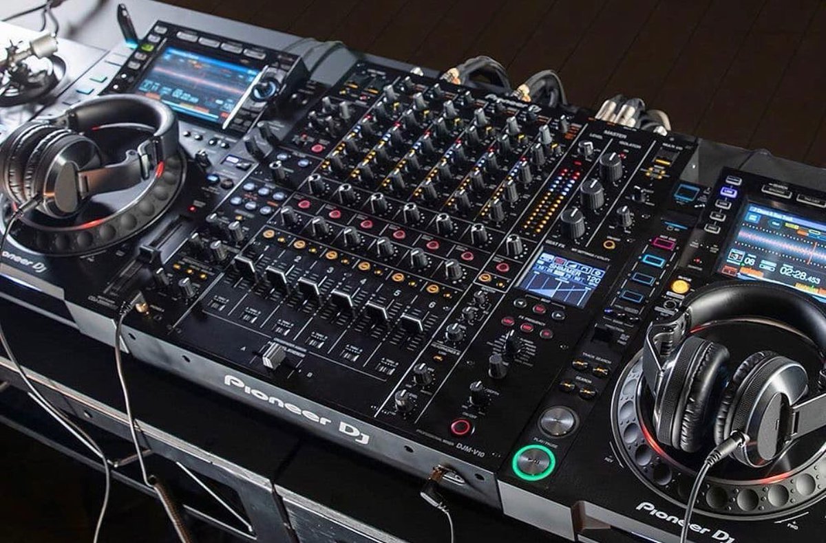 PioneerDJ_HR's tweet photo. Mode zvijer 🐺 #DJMV10
#PioneerDJHrvatska #PioneerDJ #DJMV10 #DJM #V10 #6Channel #CraftYourSound #Series #New #DJLife #DJing #DJS #DJ #Clubs #Music #Dance #Party #Festivals #Techno #HouseMusic #Rekordbox #RekordboxDJ #PioneerHr #PioneerCro #AmadeusPioneerDJShop https://t.co/LoNzJFpTmF