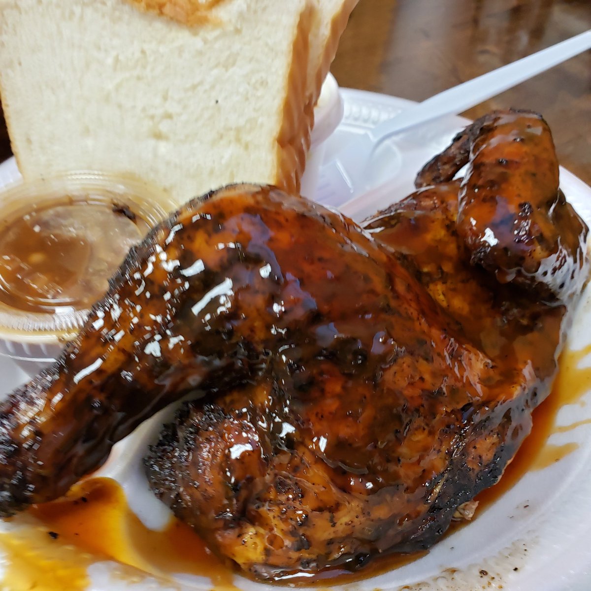 Butteriffic901's tweet photo. Yummers! Paid a Visit to @cozycornerbbq last Sunday and it was delish! Good food, good service, good musicππβ€πβ€
#LocalVibesOnly #LVO #HelpSomebodyCross #Choose901 #LocalLoveMemphis #GaryVeeChallenge #LikeNoOther #Memphis #ILoveMemphis #BBQ https://t.co/PquRjPpios