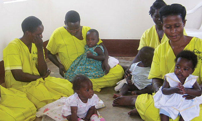 AlaikaFDN's tweet photo. #WomenInPrison
Keeping mothers and their babies together is a good thing, but we could do it better providing the basic needs for their babies.
⭐We can help these innocent babies by donating clothes, shoes, pampers, towels, etc.
➡️Kindly contact us on 0706225167. 
#Donate https://t.co/BqOZaEBzbh