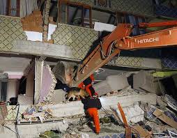 INSTINC26289171's tweet photo. #Powerful #earthquake strikes east
Search &amp; rescue teams racing savre dozens of people trapped under collapsed buildings #Ouake in #Elazig province. At least 22 people been l000s injured.
A powerful 6.8 #magnitude #earthquake struck eastern #Turkey and injuring 1000s https://t.co/mXlQU4h4SW