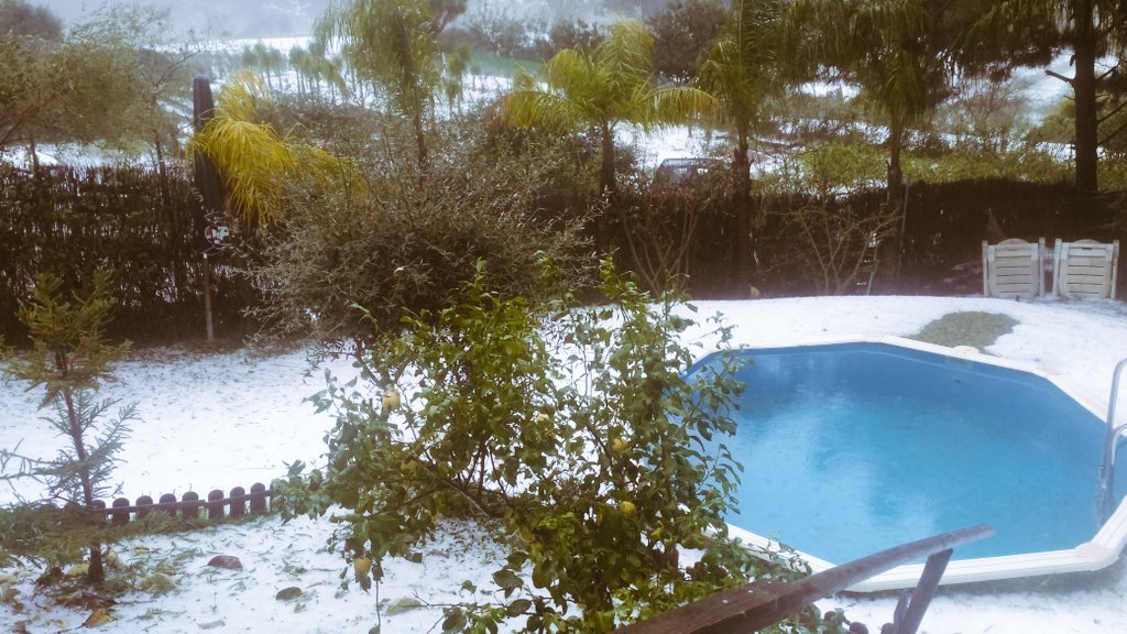 Alex20868821's tweet photo. #Mijas tremenda granizada en la atalaya https://t.co/OJDSTar0nG