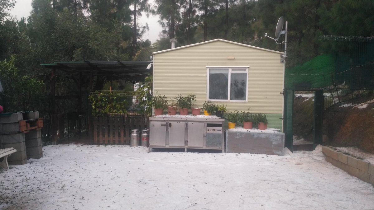 Alex20868821's tweet photo. #Mijas tremenda granizada en la atalaya https://t.co/OJDSTar0nG