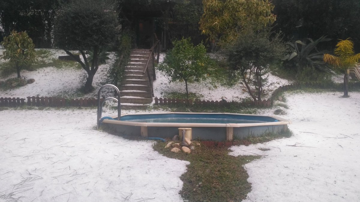 Alex20868821's tweet photo. #Mijas tremenda granizada en la atalaya https://t.co/OJDSTar0nG