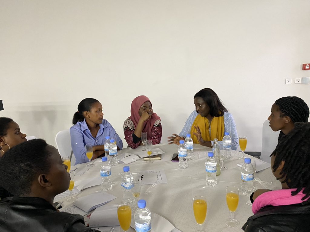 LucyMbabazi's tweet photo. What a heart warming evening we had🙌🏾.

Young ladies majoring in Technology, Medicine, Engineering, Business &amp; IT, Healthcare management, Physical Therapy, HR came out for our first ever mentorship meet, superbly organized by for #MsGeek finalist @InesUmuhoza

#MentorsNeeded https://t.co/KZhVgzTUOc