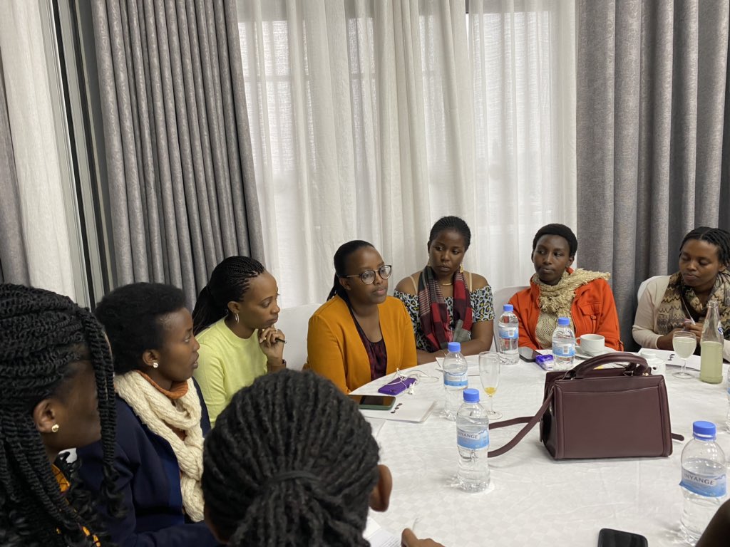 LucyMbabazi's tweet photo. What a heart warming evening we had🙌🏾.

Young ladies majoring in Technology, Medicine, Engineering, Business &amp; IT, Healthcare management, Physical Therapy, HR came out for our first ever mentorship meet, superbly organized by for #MsGeek finalist @InesUmuhoza

#MentorsNeeded https://t.co/KZhVgzTUOc
