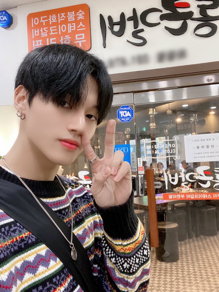 [#우영] 에이티니 뭐해여~ 저는 고기 먹으러 왔어요 ㅎ
#ATEEZ #에이티즈