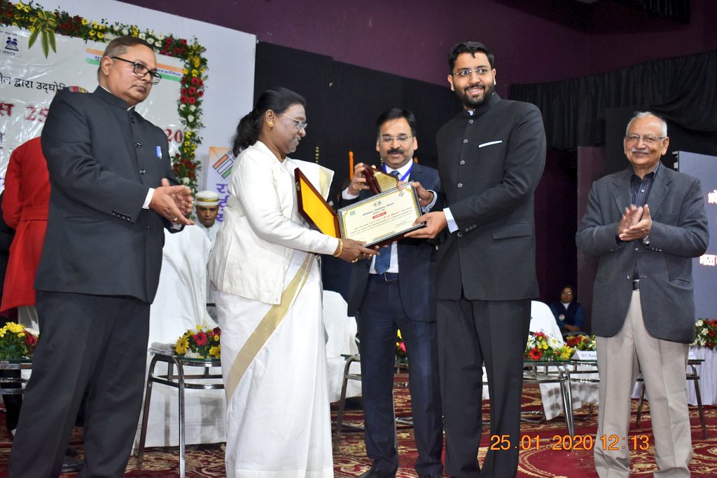 DC_Ranchi's tweet photo. Received a citation from The honorable governor of #Jharkhand as the three best District Election Officer for the Lok Sabha and Vidhan Sabha Elections 2019 on National Voter Day by the Election Commission of India. 

Congratulations Team #Ranchi 
@SpokespersonECI
@ceojharkhand https://t.co/t6zSytqHzB