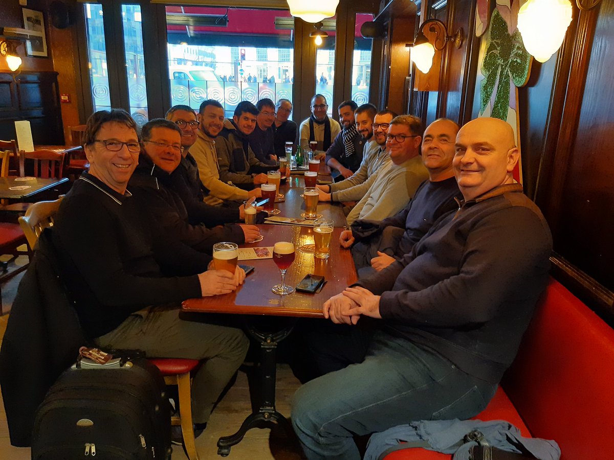 CDPMagri's tweet photo. Évidemment, notre #CDPMtrip c'était aussi de très bons moments de #convivialité autour des nombreuses spécialités du Nord, dont quelques #bières locales ! 🍻
Le soleil n'était certes pas dans le ciel mais bien dans les cœurs de nos hôtes, merci à eux ! 🌞👌 https://t.co/0vtqT4uTnq