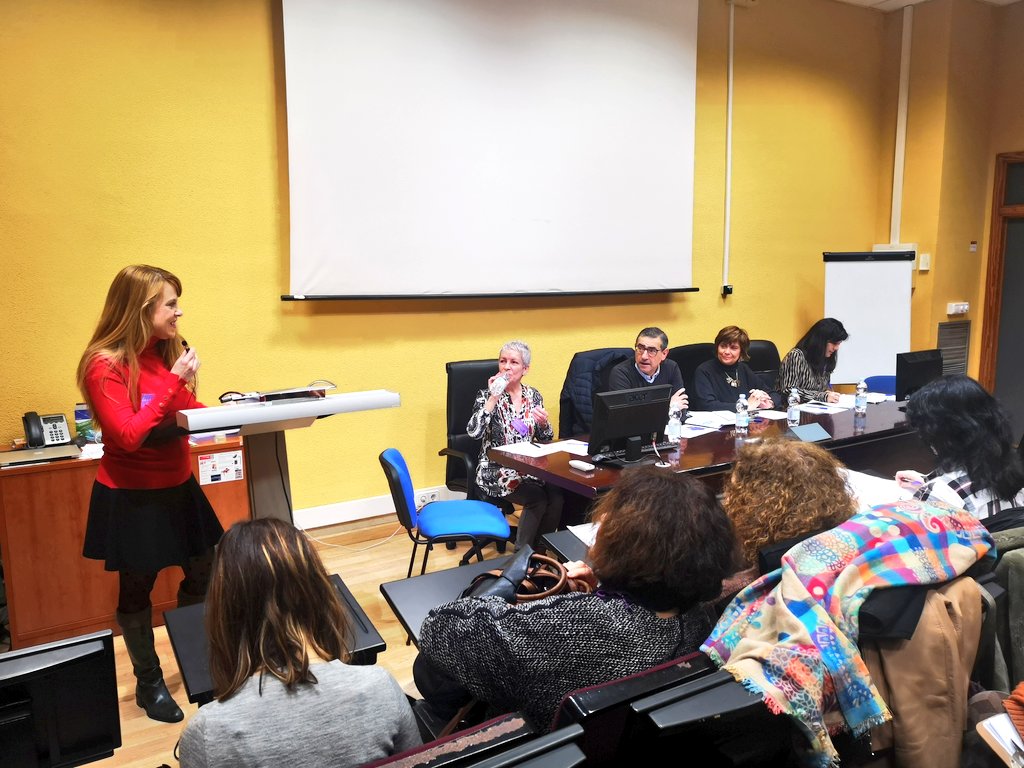 ConchettaMur's tweet photo. Gran encuentro de periodistas feministas de toda España hoy en #Murcia. Estamos aquí para compartir experiencias, aprender y poder hacer mejor nuestro trabajo. Mucha ilusión!!
Gracias a todas por venir y a la @UMU por acogernos y por su colaboración. 
#RetoGénero20 @PColombineRM https://t.co/VErlncwUSW