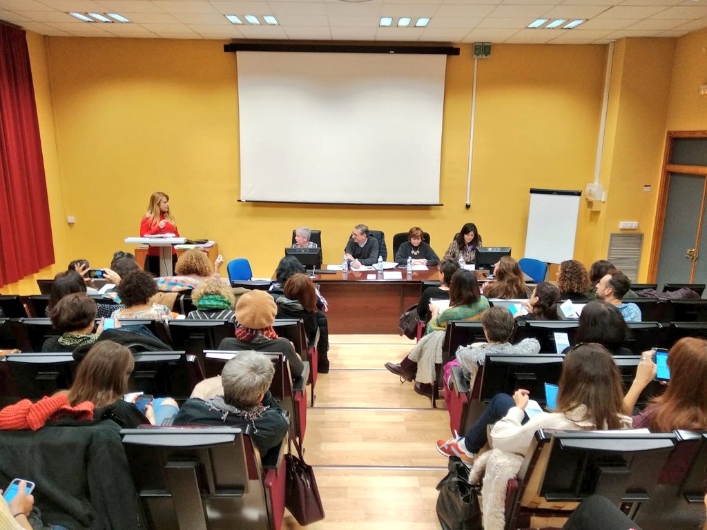 ConchettaMur's tweet photo. Gran encuentro de periodistas feministas de toda España hoy en #Murcia. Estamos aquí para compartir experiencias, aprender y poder hacer mejor nuestro trabajo. Mucha ilusión!!
Gracias a todas por venir y a la @UMU por acogernos y por su colaboración. 
#RetoGénero20 @PColombineRM https://t.co/VErlncwUSW