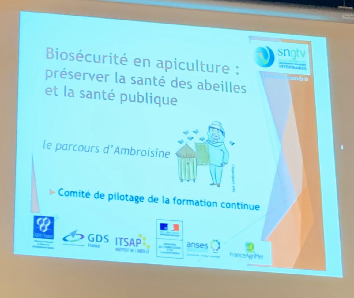 loiclemoine's tweet photo. Le GDS44 informe sur les bonnes pratiques de biosecurité pour préserver nos #abeilles. La base c’est la formation : « on ne prend pas une ruche sans formation » https://t.co/gmnCnTy26V