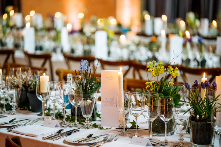 Needing #springwedding inspiration? This stunning fresh floral display by <a href="/thisflorallife/">Karen Watson</a> captured by <a href="/louiseadby/">Louise Adby Photography</a> at #CowdrayHouse will help blow the #winterblues away 💐
#weddingsatcowdray #sussexwedding #exclusiveusevenue

Discover your perfect venue: ow.ly/Qo3F50y3RGw