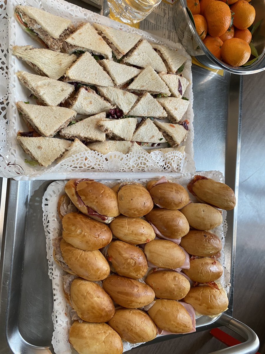 edcamp03's tweet photo. #edcamp03 a punt l’esmorzar @edcampCAT https://t.co/AfoYKKZ27p