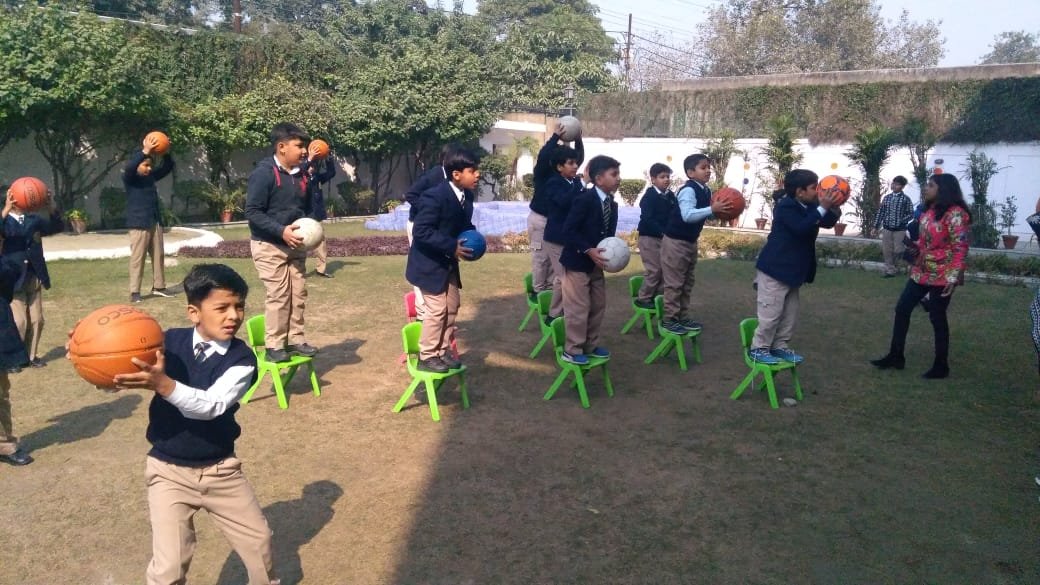 BHIS_official's tweet photo. "Practice makes the master."

Students gearing up for the Sports Day 

#BHISCantonment #Kanpur #SportsDay #PracticeMakesPerfect https://t.co/MOKQOB7ONq