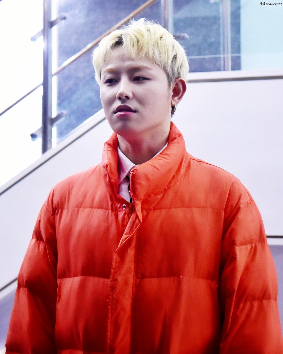 bbc_syung's tweet photo. 20200106월 파오케 #Power_Of_K
#유권 #김유권 #미니팬미팅 

자리좀 바꿔주지 않을래?ㅋㅋㅋㅋㅋ

@blockb_official #셩셩 https://t.co/bVznAR0rZ2